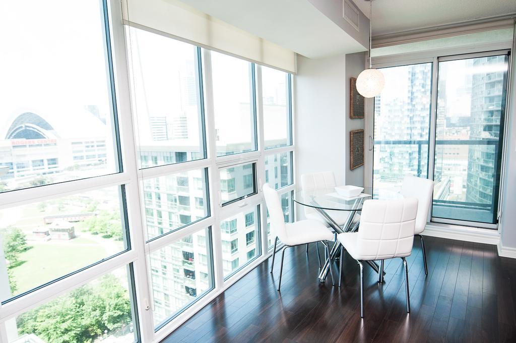 Napa Furnished Suites At Cn Tower & Maple Leaf Square Toronto Exterior foto