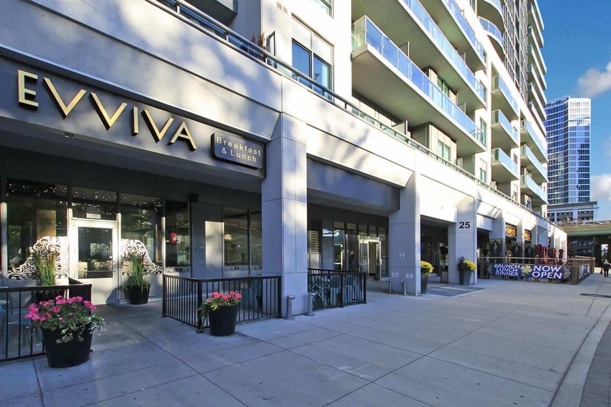 Napa Furnished Suites At Cn Tower & Maple Leaf Square Toronto Exterior foto